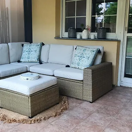 Harrison Homes Pergola Apartment, Garden & Parking *