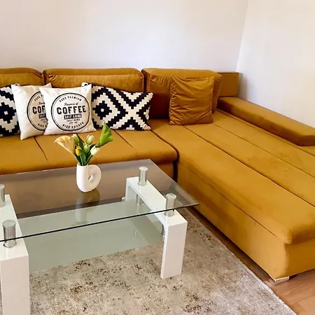 Harrison Homes Pergola Apartment, Garden & Parking شقة براغ